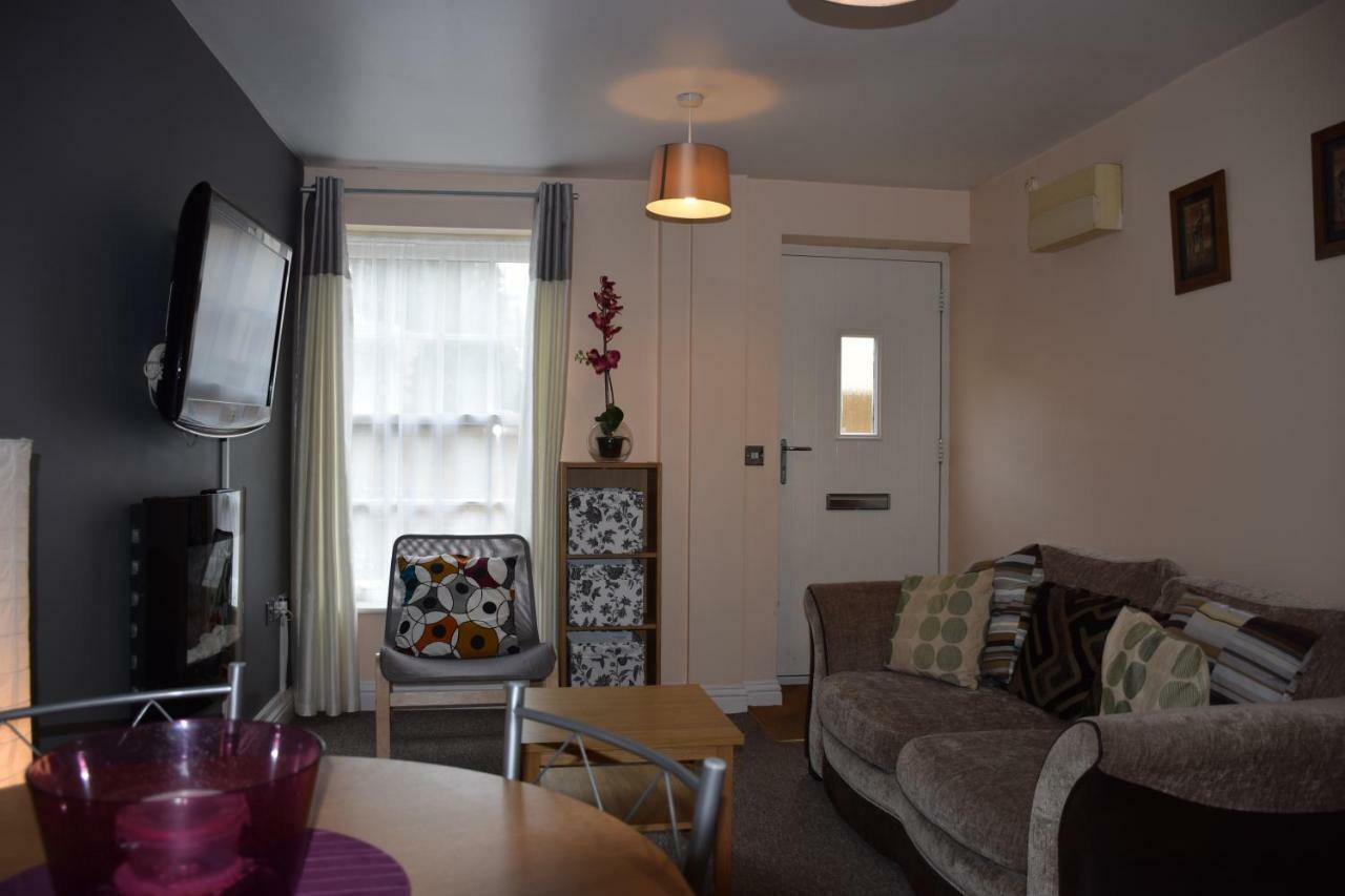 8 York Mews Apartment เชพตันมัลเล็ต ภายนอก รูปภาพ